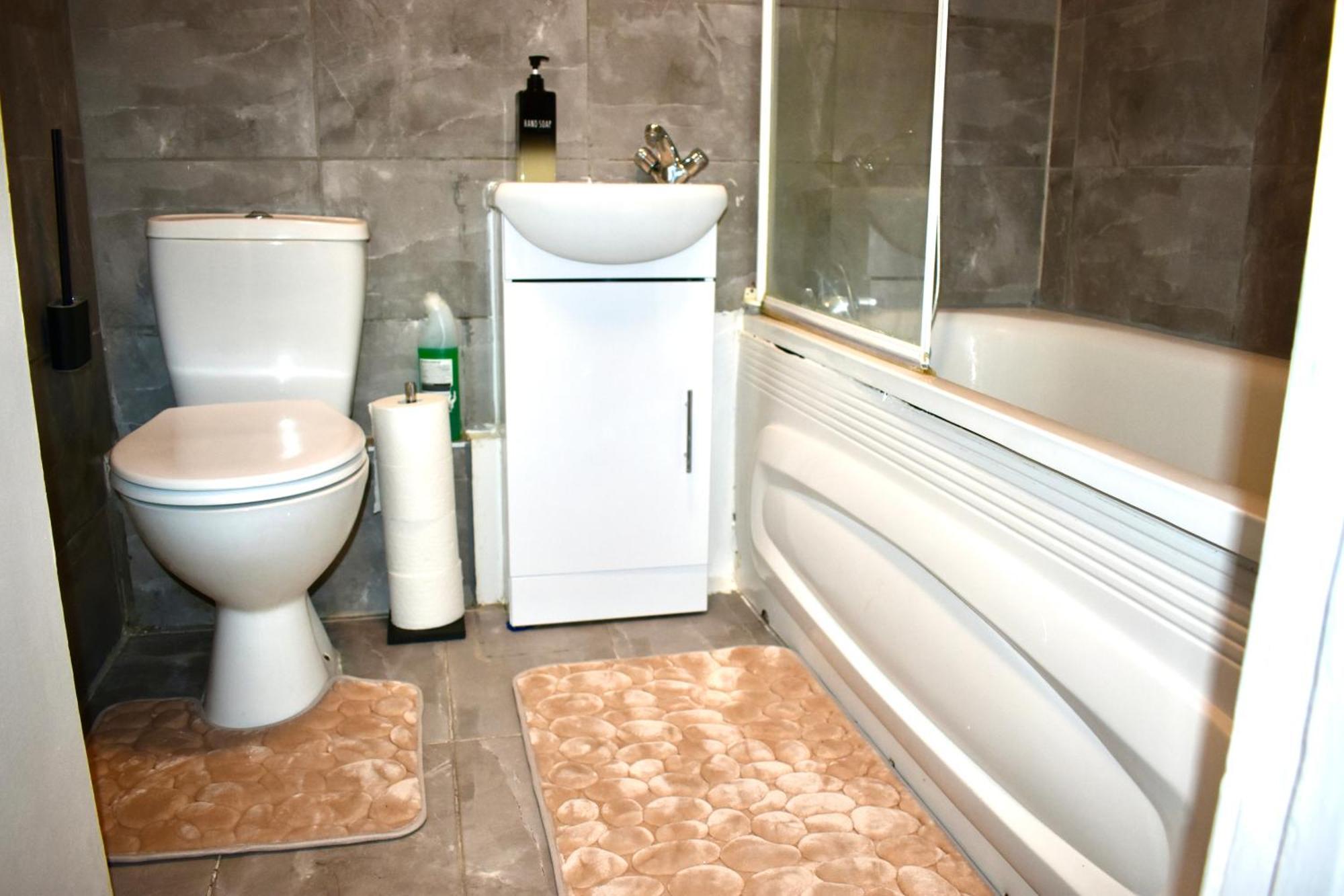 Апартаменты Luxury 2 Bedroom Apartment, Parking, Few Minutes Walk From Wembley Stadium