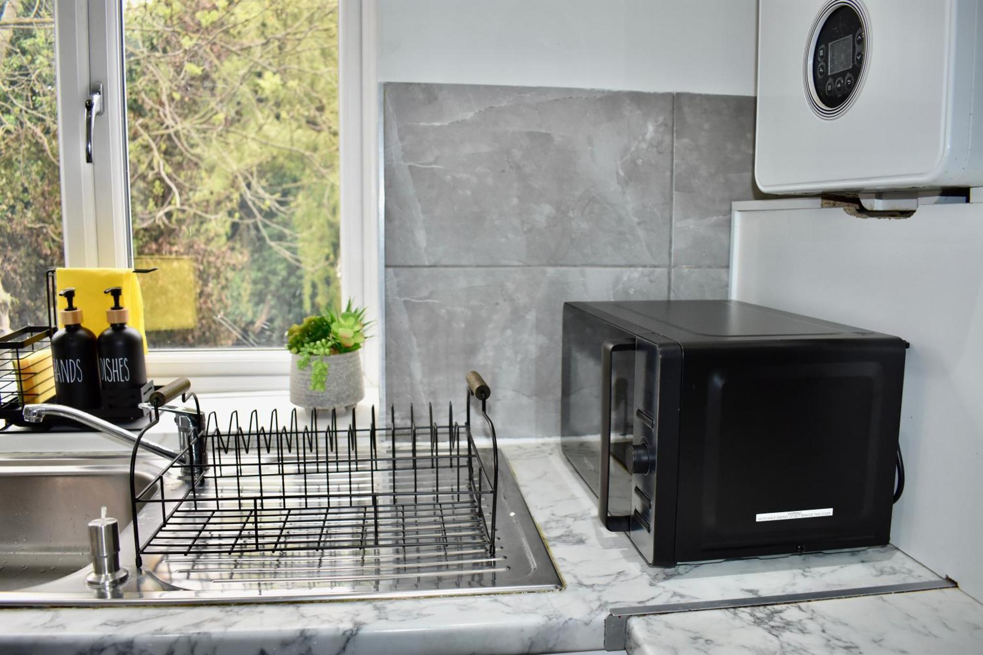 Апартаменты Luxury 2 Bedroom Apartment, Parking, Few Minutes Walk From Wembley Stadium