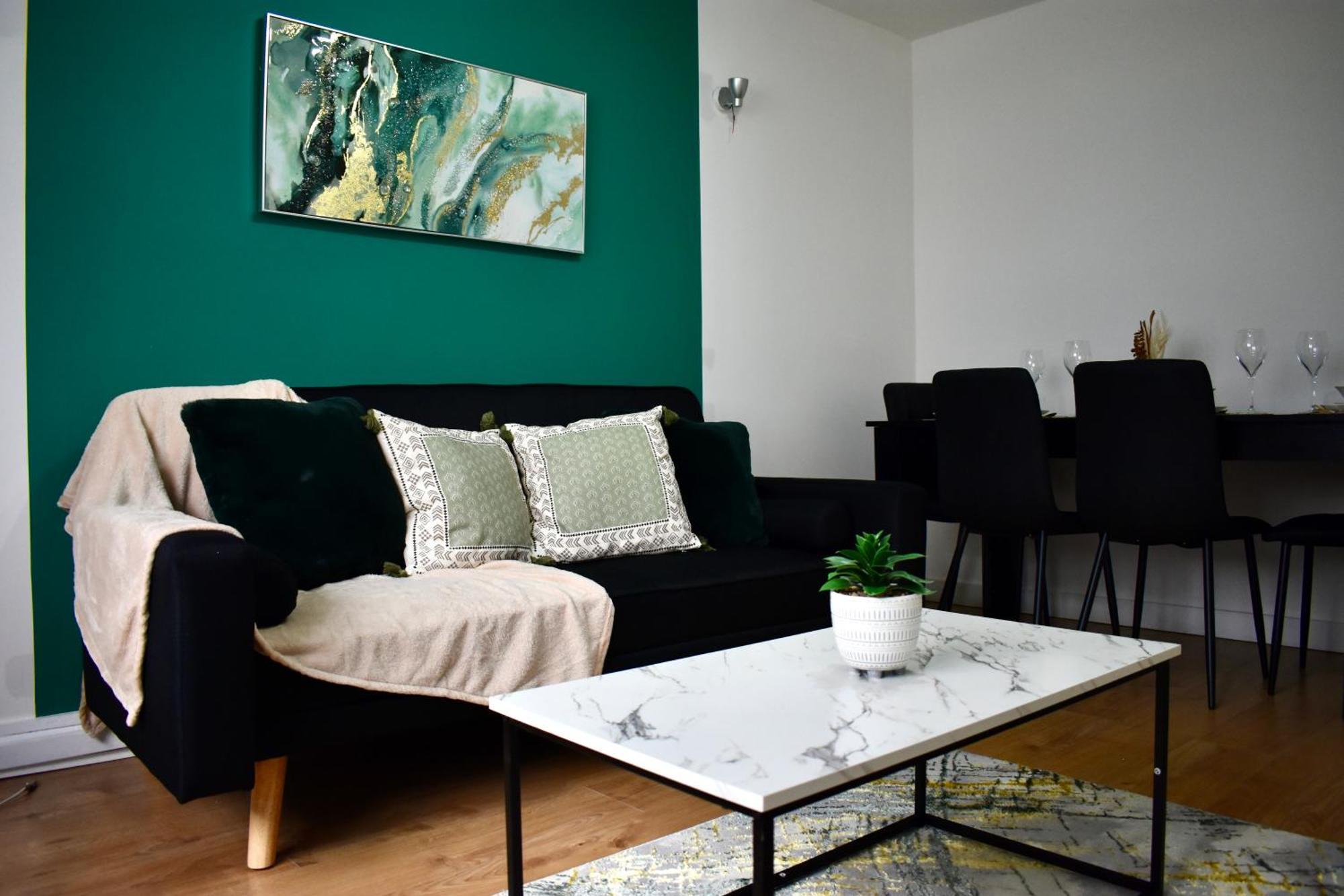 Luxury 2 Bedroom Apartment, Parking, Few Minutes Walk From Wembley Stadium Апартаменты *