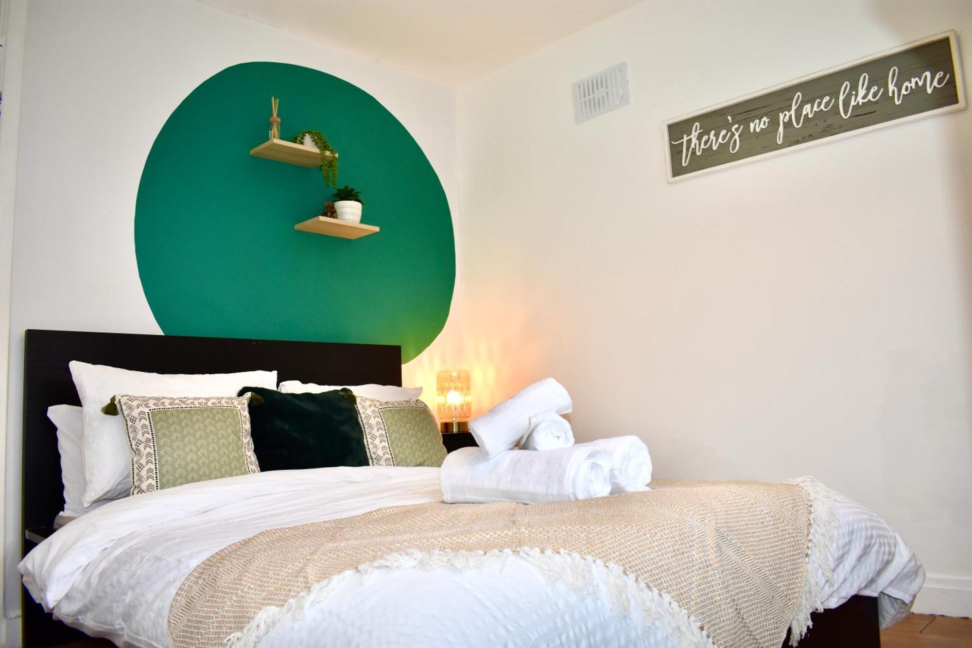 Апартаменты Luxury 2 Bedroom Apartment, Parking, Few Minutes Walk From Wembley Stadium Лондон