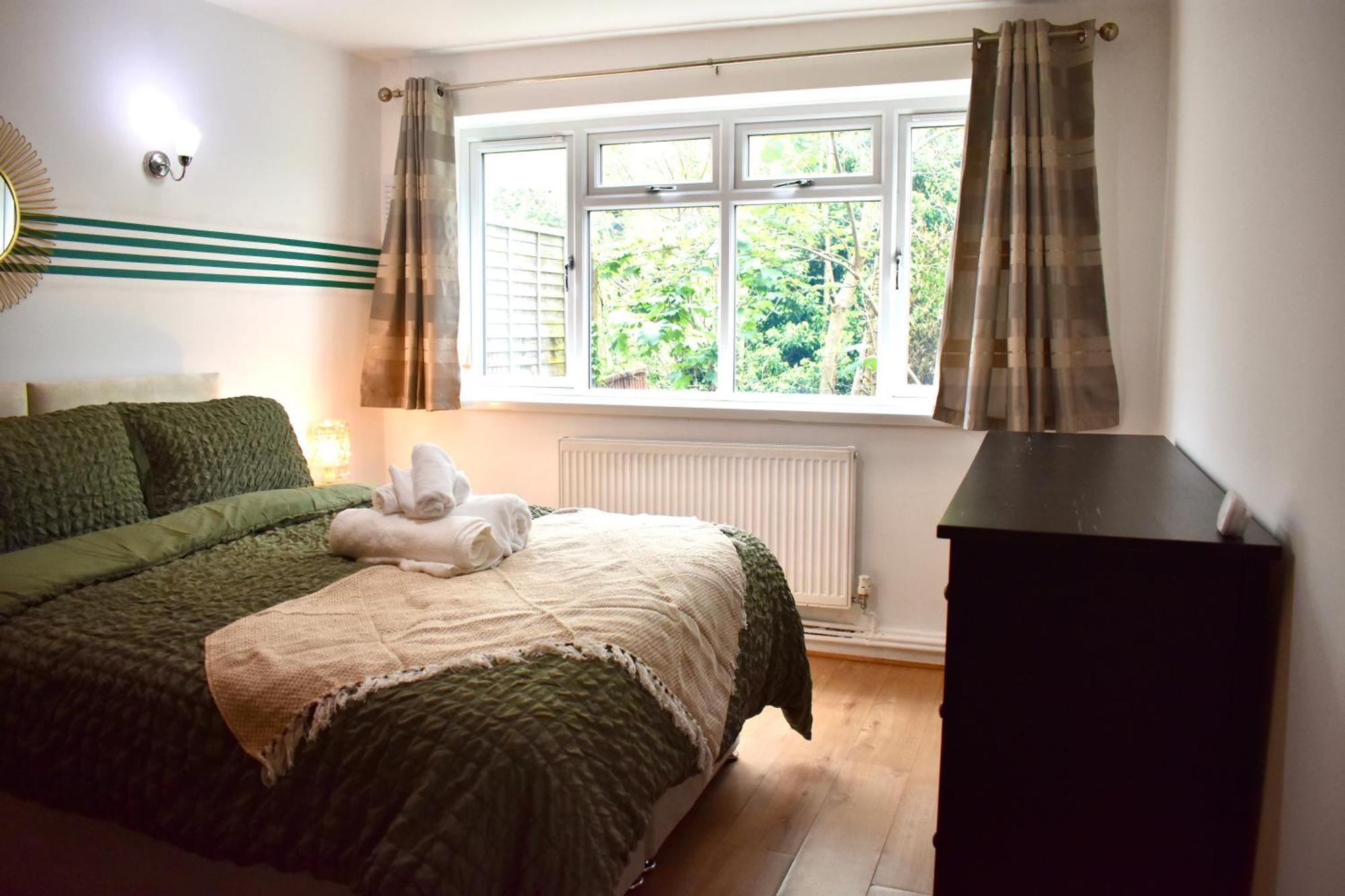 Апартаменты Luxury 2 Bedroom Apartment, Parking, Few Minutes Walk From Wembley Stadium