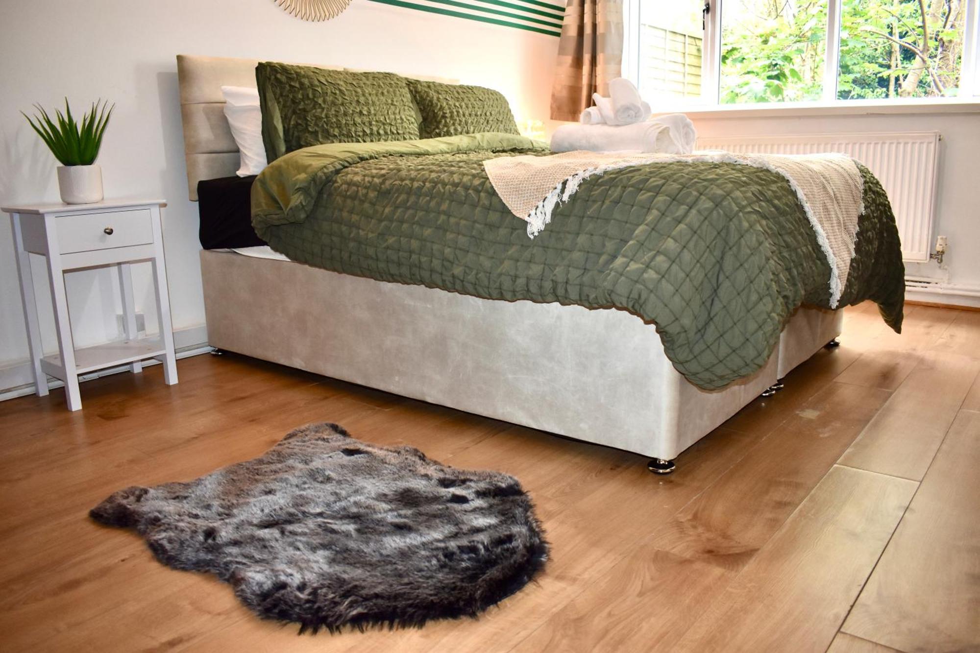 Апартаменты Luxury 2 Bedroom Apartment, Parking, Few Minutes Walk From Wembley Stadium *